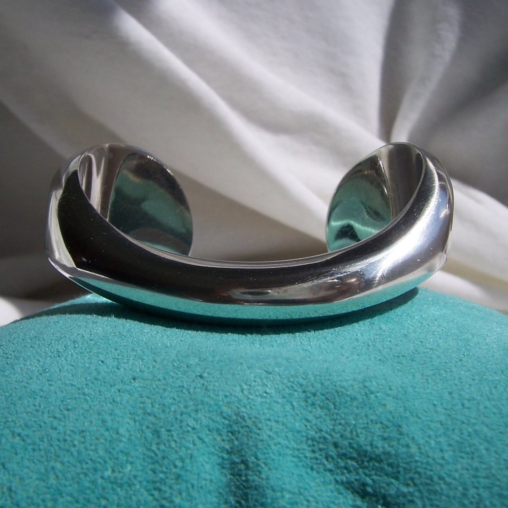 Tiffany & Co.  Elsa Peretti Sterling Silver "Thumbprint" Collection Cuff - Picture 4 of 7